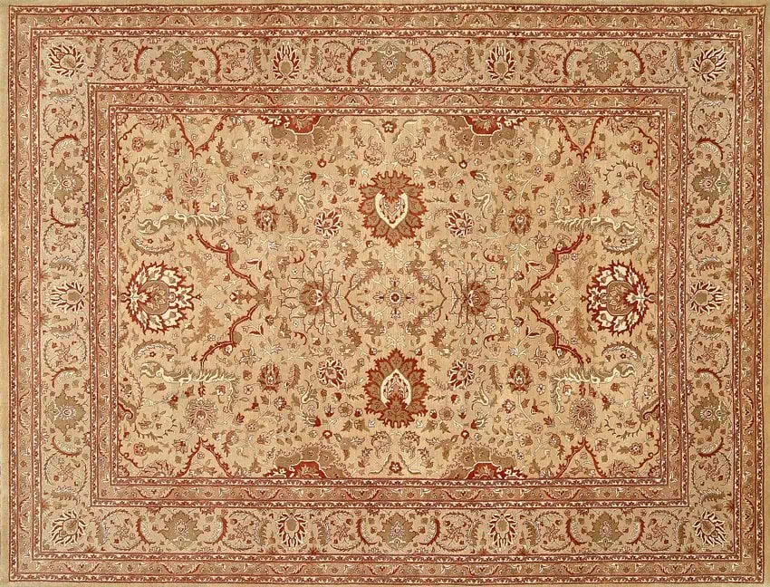 Handgeknoopt Ziegler tapijt uit Pakistan met een serene beige achtergrond en klassieke patronen.