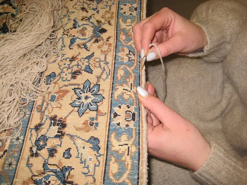 tapijtrand reparatie door een ervaren reparateur